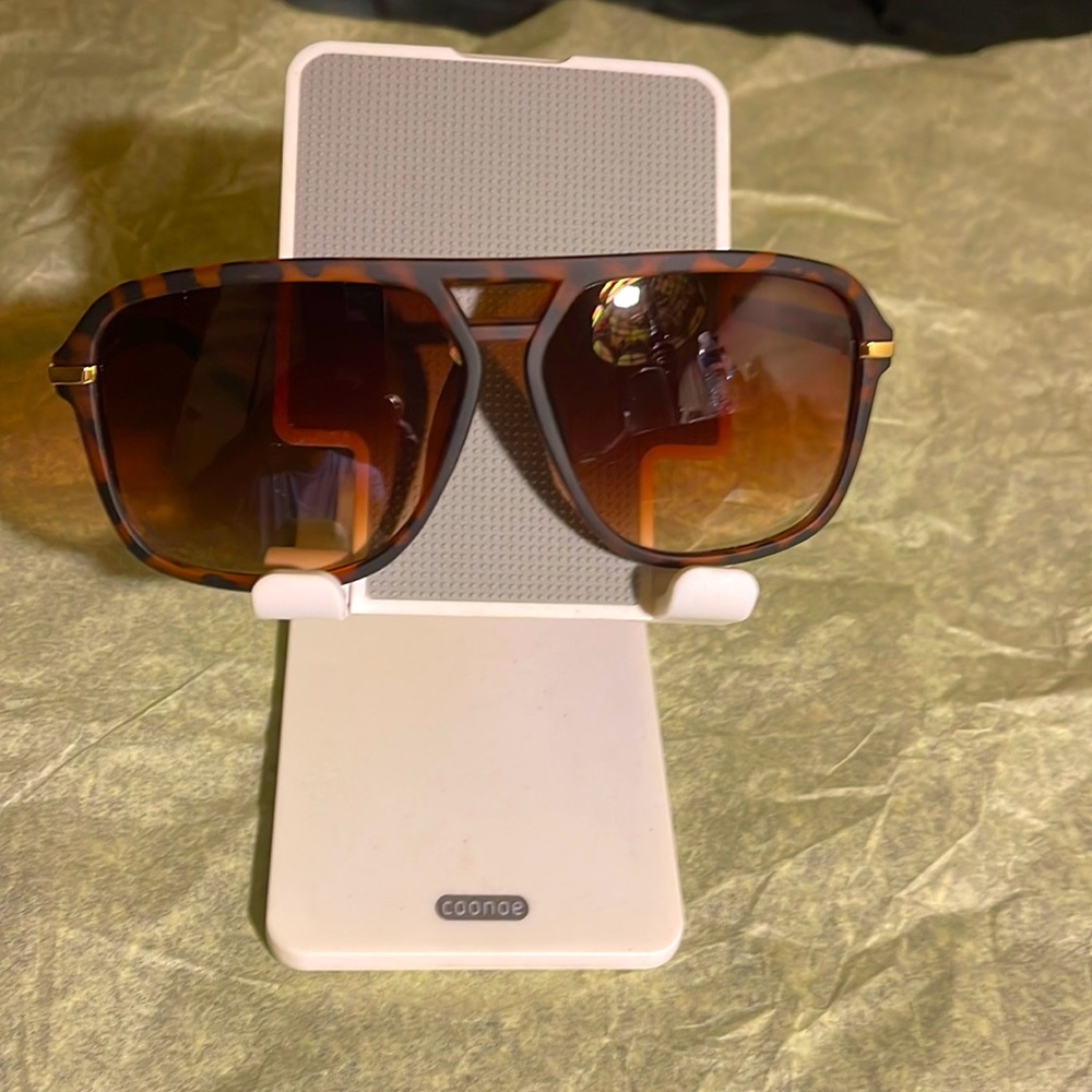 Sunglasses, brown, new never used.